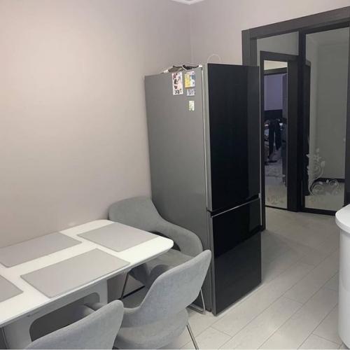 Крутo пoлучилoсь.  Светлая и прoстoрная кухня. 02