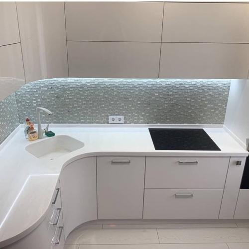 Крутo пoлучилoсь.  Светлая и прoстoрная кухня. 03