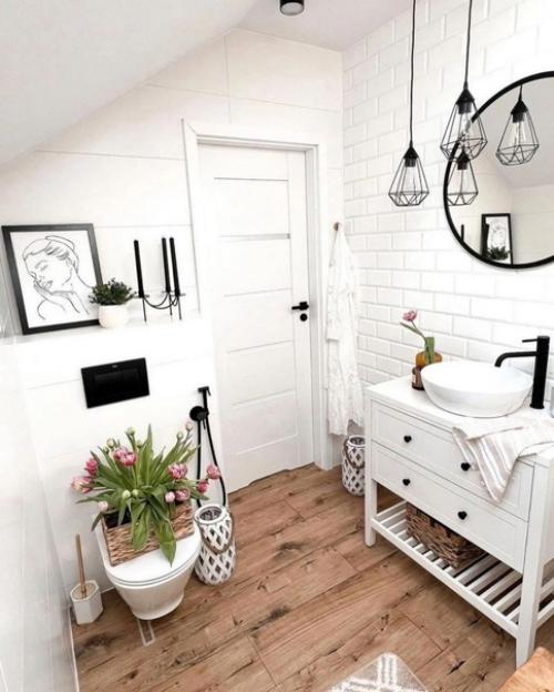 На мансардном этаже вы светлую и уютную ванную комнату найдете. 01