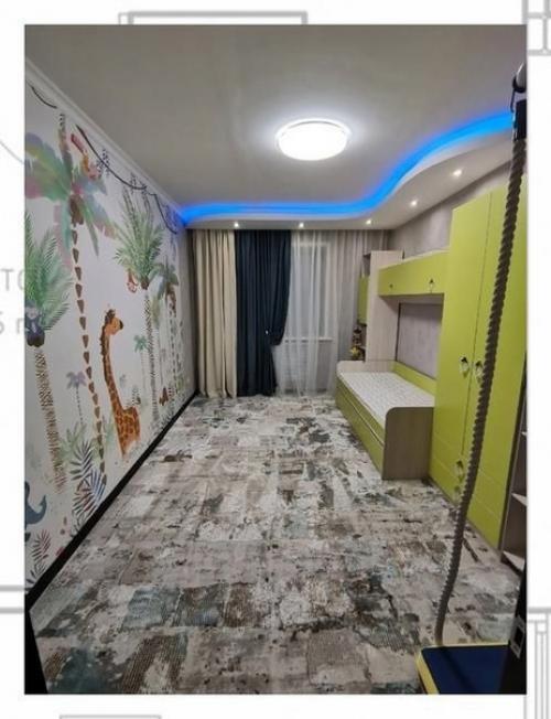 Детскую комнату нашего сына показываю.