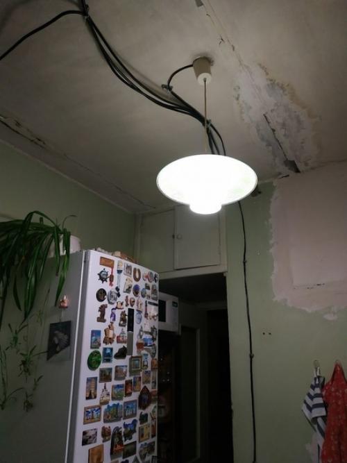 Вы прекрасно видите какой кухня была до ремонта. 01