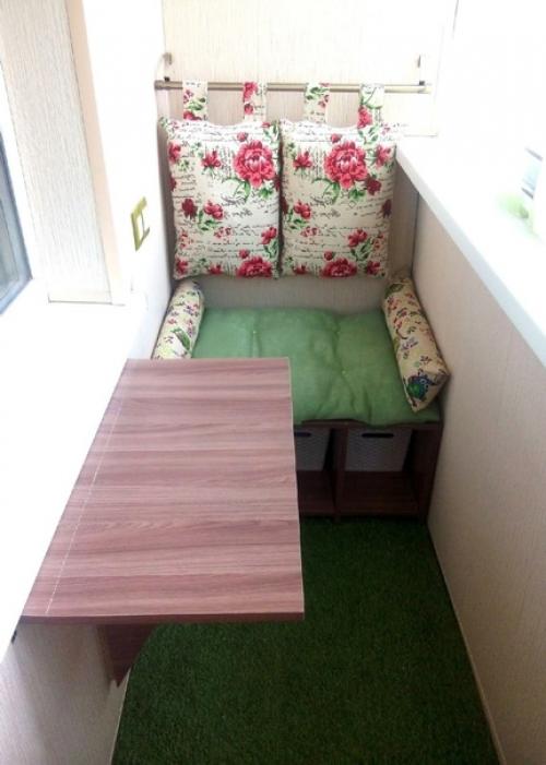 Теперь наш маленький балкон стал лучшим местом для отдыха и релакса в квартире. 03