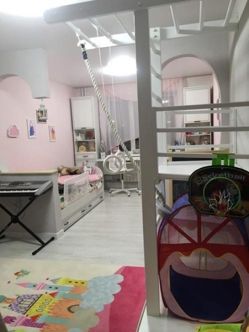 Все хвастаются своими детскими, я тоже покажу детскую наших дочек. 01