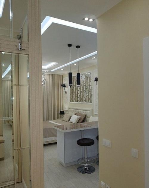 Это наша с мужем 26 квадратная студия. 04