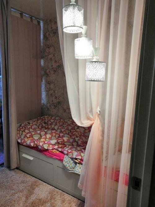 Постарались как следует, чтобы у дочки была своя комната. 03