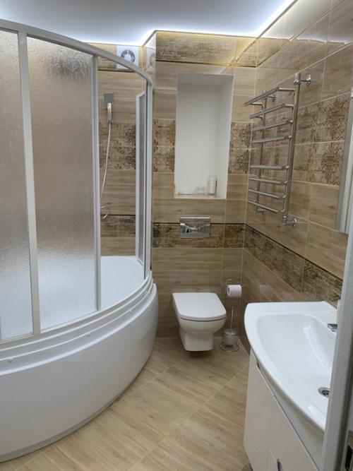 Наш совмещённый санузел) мы очень старались. 02