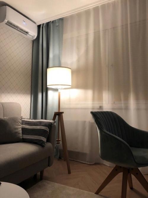 В этой квартире очень явно чувствуется, что ее хозяйка обладает отличным вкусом и хорошим чувством стиля. 03