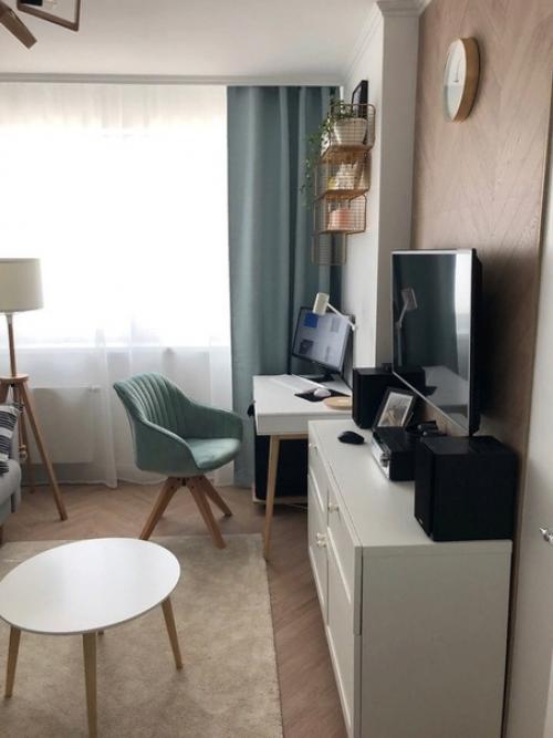 В этой квартире очень явно чувствуется, что ее хозяйка обладает отличным вкусом и хорошим чувством стиля.