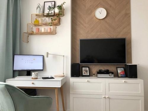 В этой квартире очень явно чувствуется, что ее хозяйка обладает отличным вкусом и хорошим чувством стиля. 02