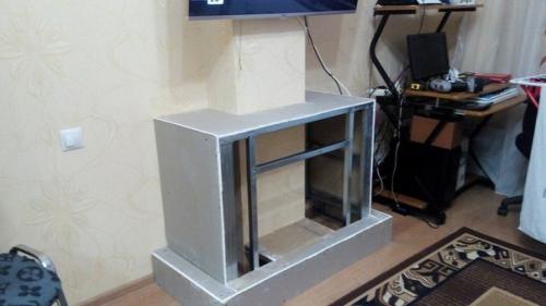 Муж смастерил такой вот декоративный каминчик нам в квартиру по моей просьбе. 03