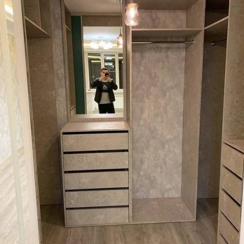 Конечно по площади мы потеряли много, тем более комната одна в квартире. 02