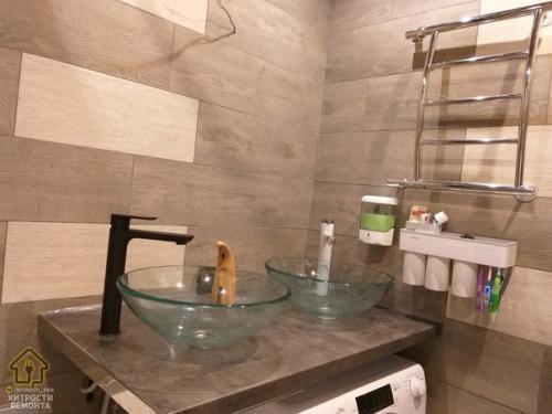 Девушка продемонстрировала, что и женщины прекрасно могут справиться с ремонтом. 08