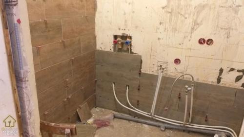 Девушка продемонстрировала, что и женщины прекрасно могут справиться с ремонтом. 02