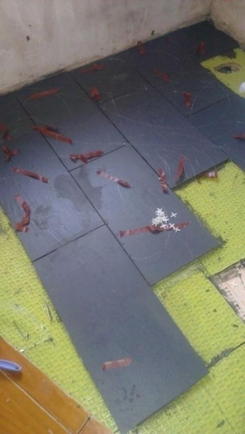 Новая мода, которая завоевывает популярность в современном мире - это использование диодов, встроенных в пол.