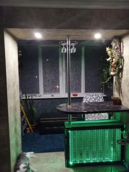 Долго не могли решиться, но все же взяли и объединили балкон с кухней.