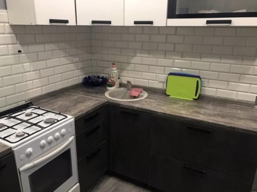 Кухню делали руками мужа, всё сами. 02