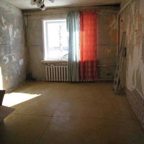 Это мы купили старенький домик в деревне, в довольно уставшем состоянии, но зато вышел довольно не дорого. 02