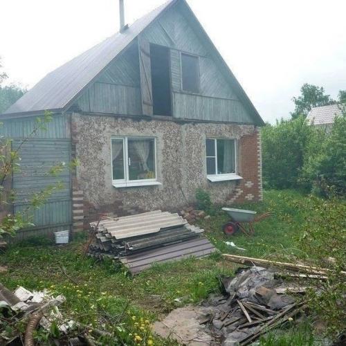 Это мы купили старенький домик в деревне, в довольно уставшем состоянии, но зато вышел довольно не дорого.