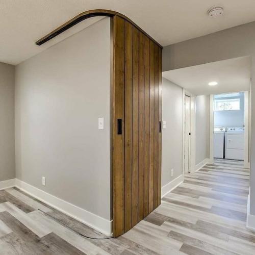 Лестница как бы и есть, а как бы и нет.