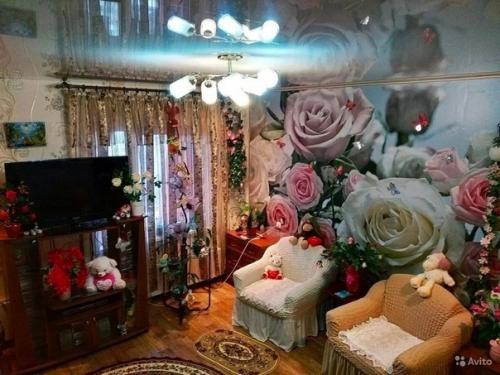 Яркий интерьерчик) тут долго можно разглядывать детали. 01