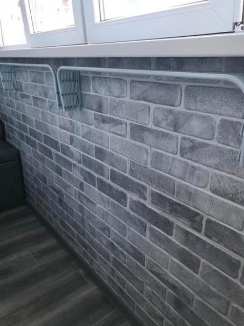 Мой муж долгое время обещал сделать ремонт на балконе и избавиться от всего ненужного хлама, который там копился многие годы. 03