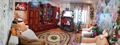 Яркий интерьерчик) тут долго можно разглядывать детали. 04