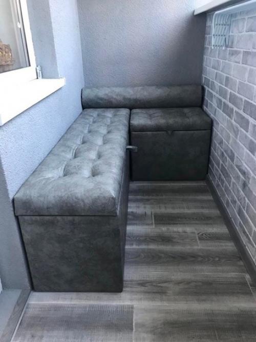 Мой муж долгое время обещал сделать ремонт на балконе и избавиться от всего ненужного хлама, который там копился многие годы. 01