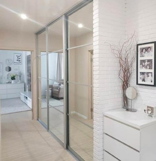 Мы решили оформить нашу прихожую, выбрав светлую цветовую гамму. 01