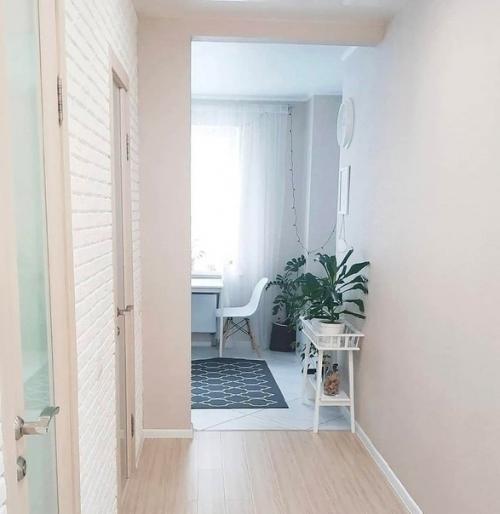 Мы решили оформить нашу прихожую, выбрав светлую цветовую гамму. 02