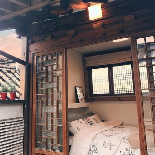 Как у нас в стране оформляют квартиры мы уже с вами знаем, а давайте посмотрим, как выглядят дома в Корее.