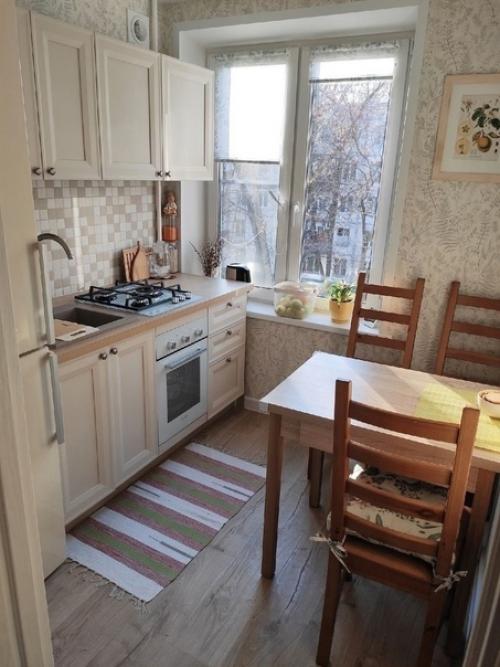 В случае если у вас квартира тоже в хрущевке, то дизайн моей кухни может вам пригодиться, когда вы соберетесь делать ремонт. 01