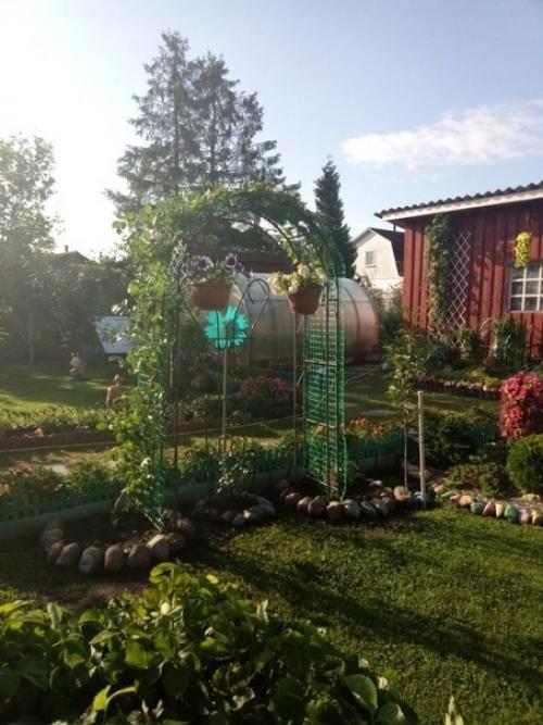 Ремонт ремонтом, а вы попробуйте облагородить участок с площадью превышающей всякую жилую недвижимость. 02