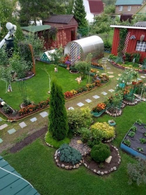 Ремонт ремонтом, а вы попробуйте облагородить участок с площадью превышающей всякую жилую недвижимость.