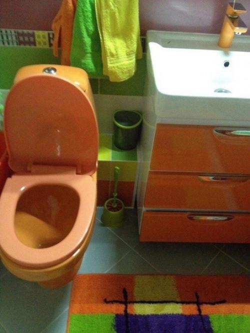 Мне пришла в голову мысль, что я устала от обычных стандартных цветов ванной комнаты, таких как серый, белый и черный. 07