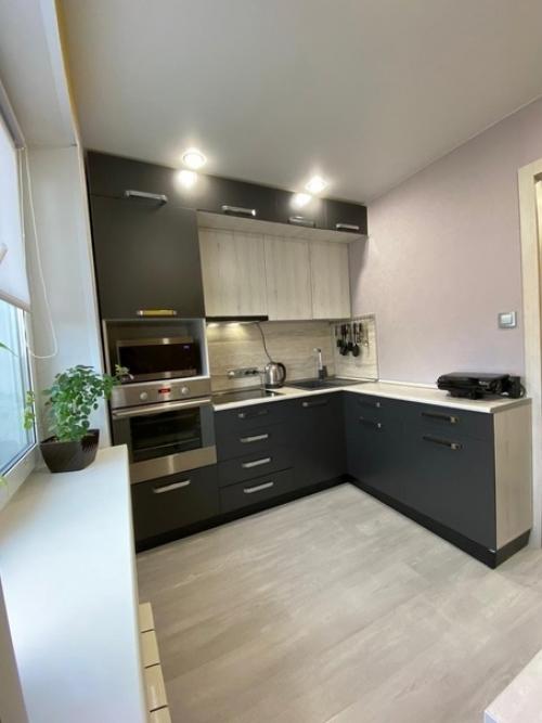 Наша скромная квартира составляет всего 35 квадратных метров. 07