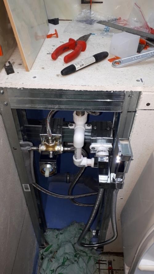 Я хочу продемонстрировать полный процесс ремонта моего туалета - от начала до конца. 03