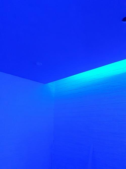 Давайте с вами мы рассмотрим кухню 19 летнего молодого человека, который собственноручно за полтора месяца сделал в ней ремонт. 09