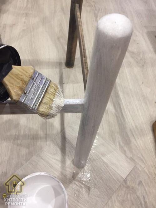 Девушка видела у нас материалы, как люди давали новую жизнь старой мебели и поделилась своей проделанной работой. 02