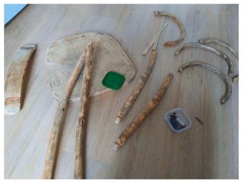 Вместо того чтобы покупать дорогостоящую мебель девушка самостоятельно приводит в порядок старую, давая ей новую жизнь. 02