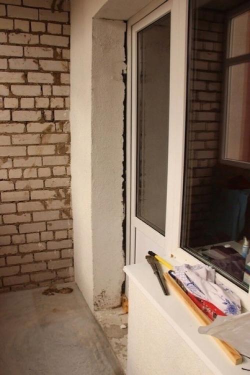 Вот, за одни выходные муж сделал нам симпатичный балкончик, вполне бюджетненько и со вкусом. 01