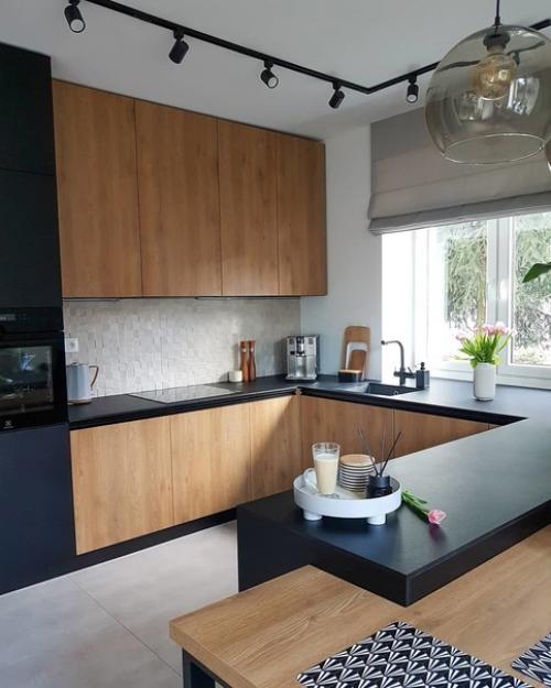 Такую кухню мы у себя в доме сделали. 01