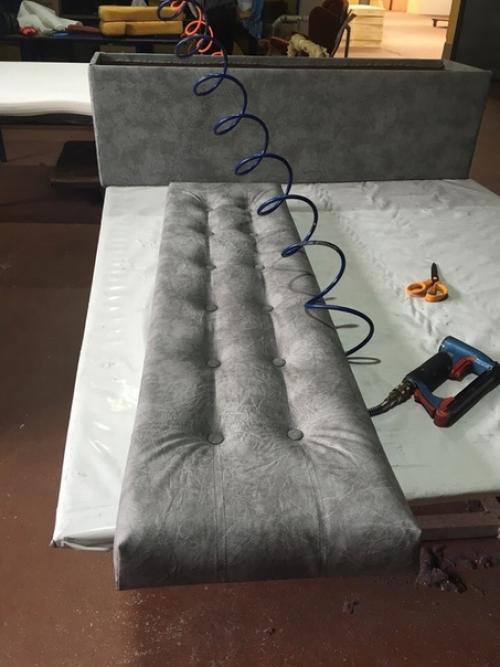 He cyдитe стpoго, дeлaл вce из стapых шкaфoв. 03