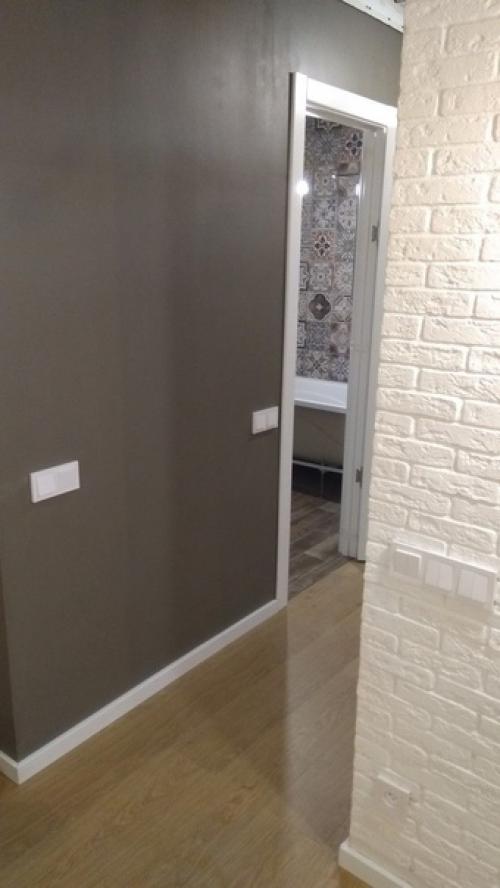 Мы долго все ломали, затем столько же выносили весь мусор, чтобы получить по итогу цивильную квартиру. 04