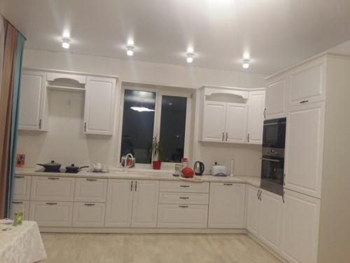 Хотелось необычную серую кухню. 01