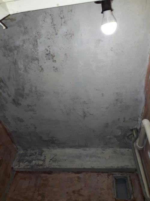 Сначала потребовалось изрядно попотеть, чтобы отковырять всю плитку. 04