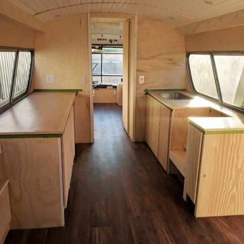 Молодой паре наскучала обыденная жизнь, работа дом. 02