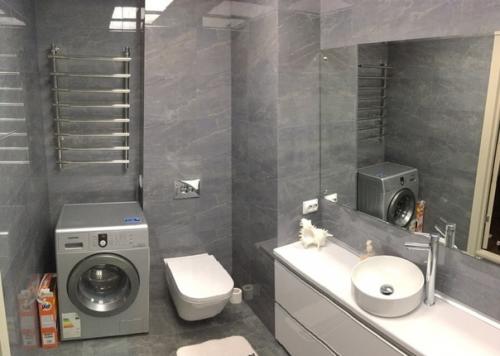 Показываю вам наш скромный ремонт в квартире, который мы решили сделать в неком таком деловом стиле. 03