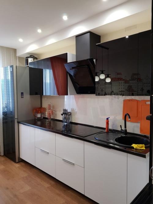 Девушка сказала, что это был ее первый опыт в ремонте. 01