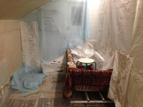 Вот такую ванную комнату мы у себя на чердаке забабахали. 02