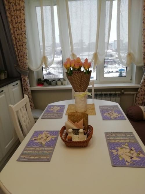 Решили поступить нестандартно и выделили под кухню комнату в которой должна была быть гостинная. 06